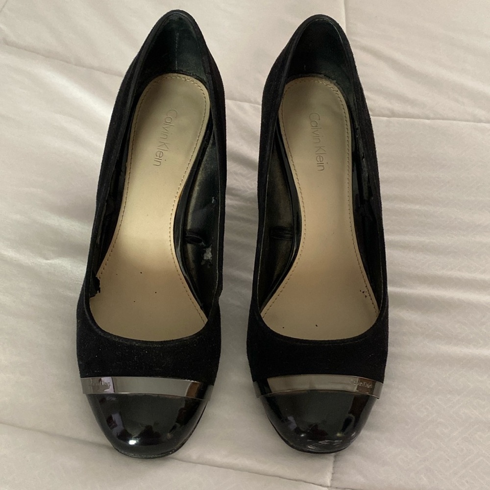 CALVIN KLEIN SUEDE BLOCK HEELS
